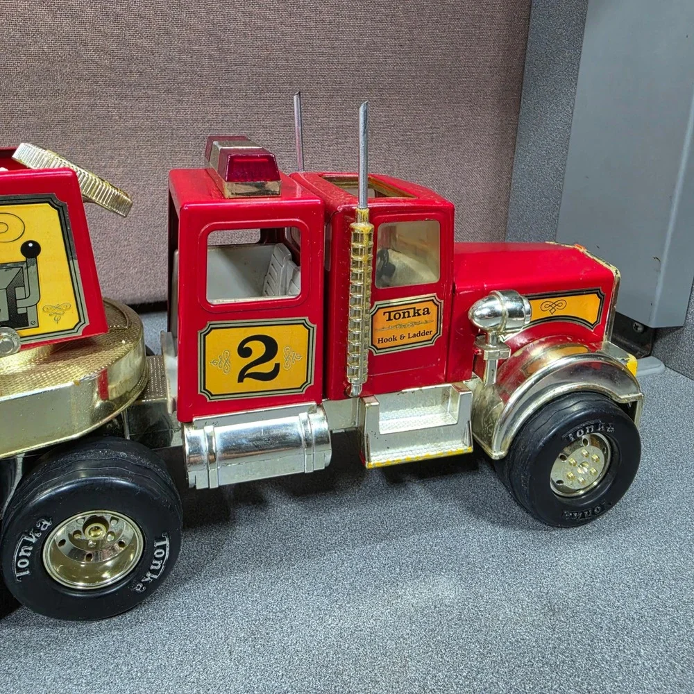 Vintage Tonka Hook and Ladder‎ Fire Truck #2 Plastic/Steel W/Siren Made In USA